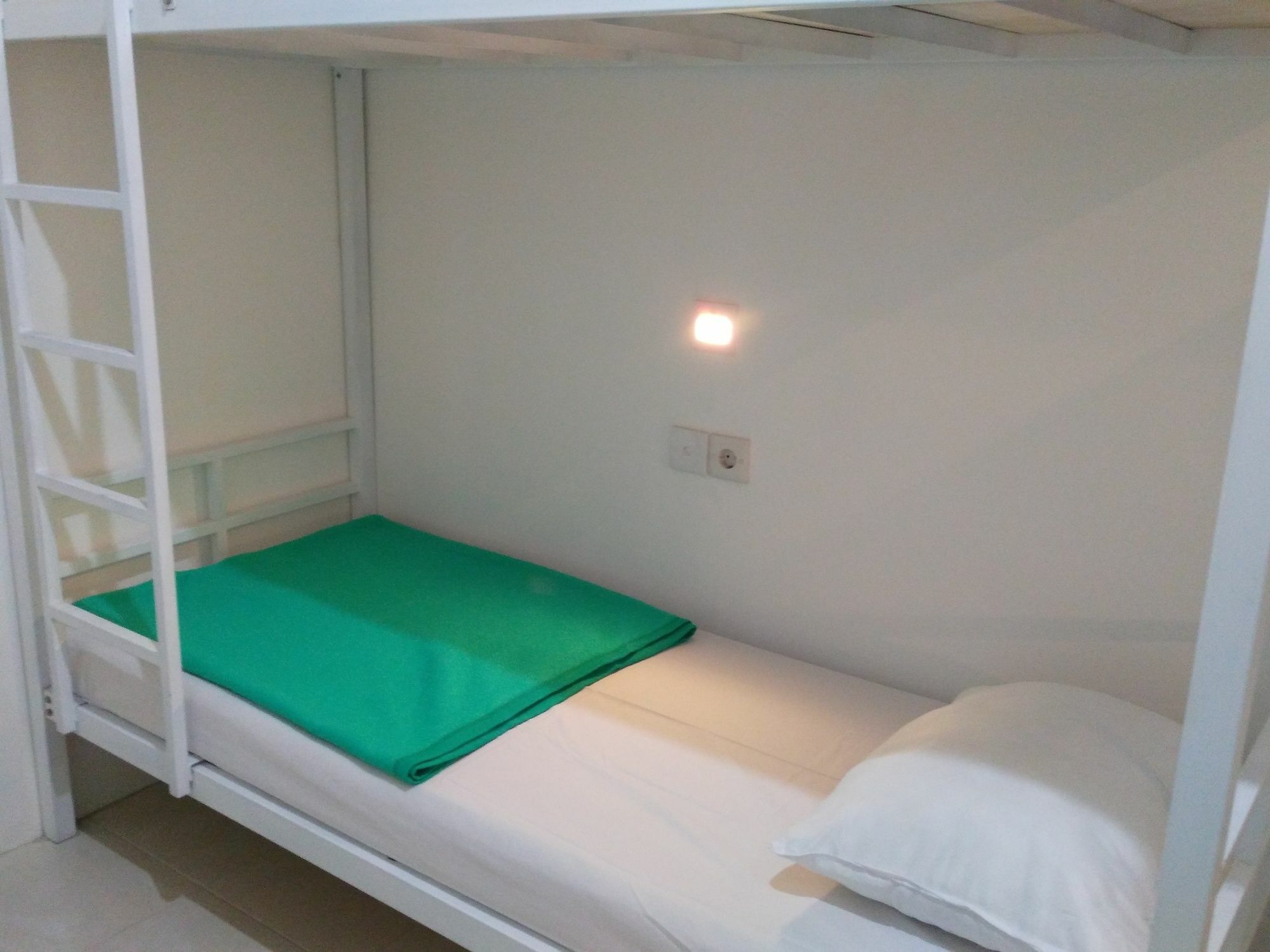 The Ruum Hostel Canggu Buitenkant foto