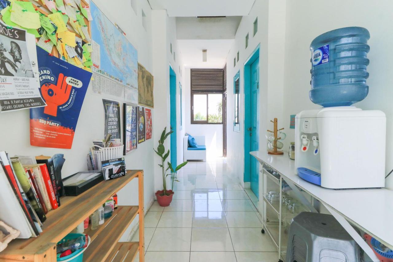 The Ruum Hostel Canggu Buitenkant foto