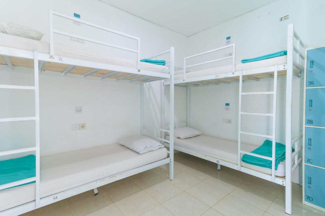 The Ruum Hostel Canggu Buitenkant foto