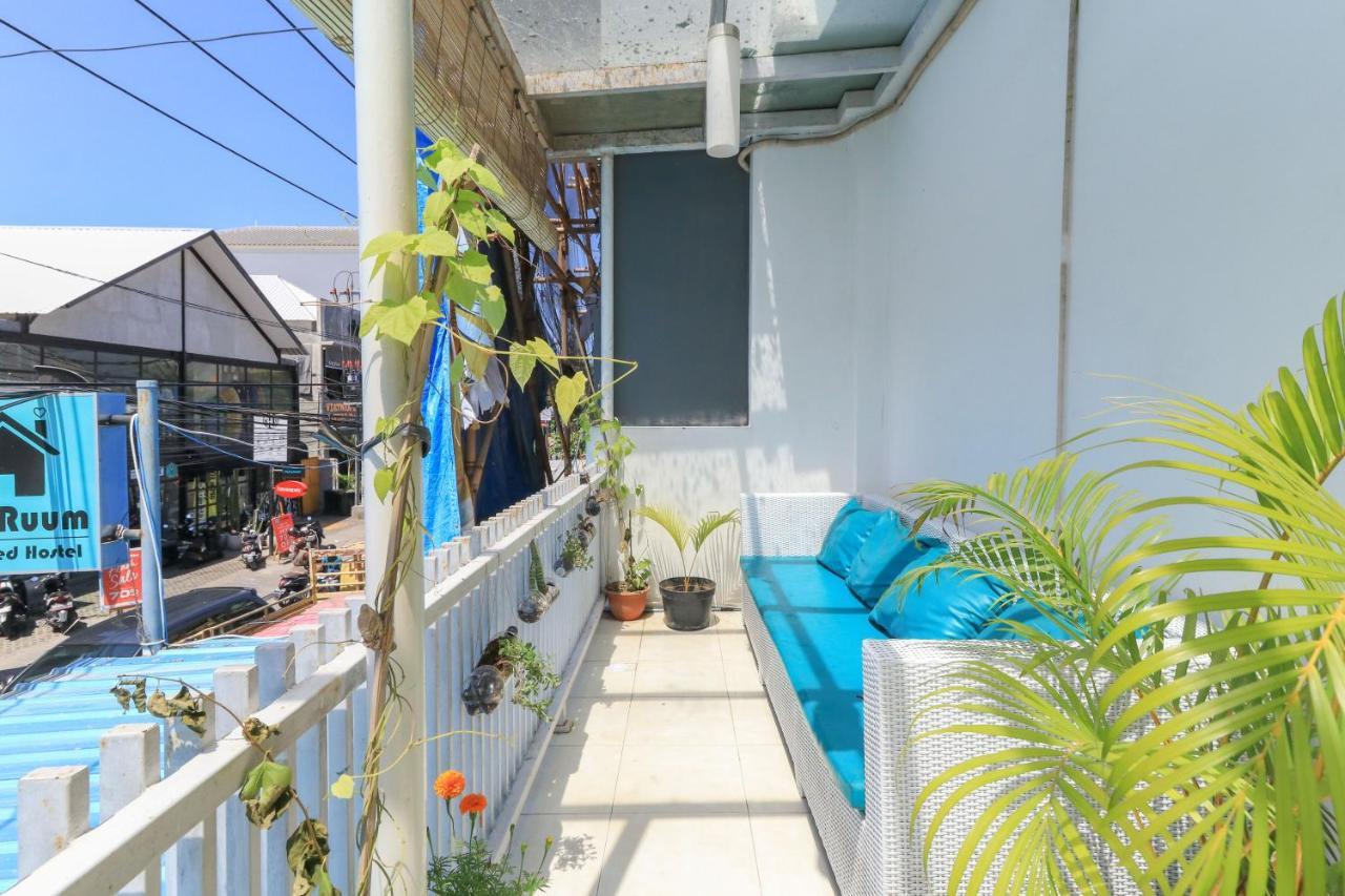 The Ruum Hostel Canggu Buitenkant foto